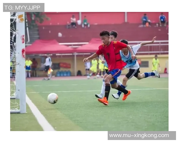 陈刚足球裁判的执法之路与职业生涯的精彩瞬间回顾